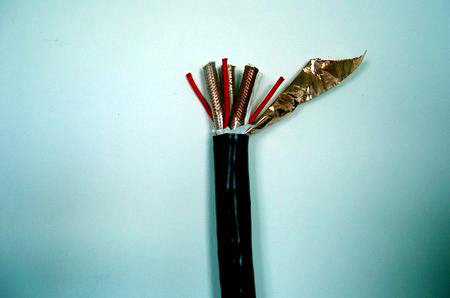 Insulated compensating fluoroplastic cable
